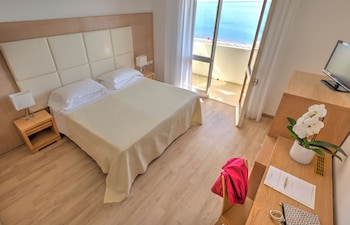 Classic Triple Room, Balcony