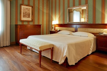 Deluxe Double Room Single Use