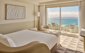 Premium King Signature Ocean Front Room