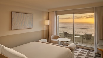 Premium King Signature Ocean Front Room