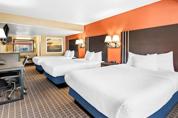 Studio Suite, Non Smoking (3 Queen Beds)