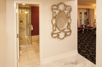 Room, 1 King Bed, Corner