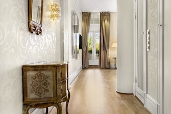 Junior Suite with Corner Balcony