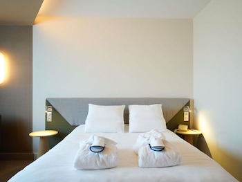 Executive Room, 1 Queen Bed with Sofa bed (Executive)