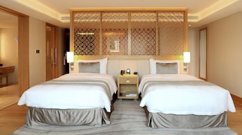 Deluxe Room River View Twin Bed