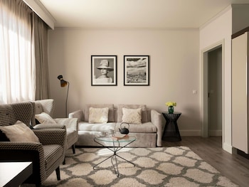Suite, 1 Queen Bed