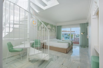 Double Room (Side Sea View Penthouse Jacuzzi)