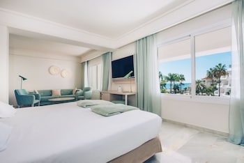 Junior Suite, Pool View