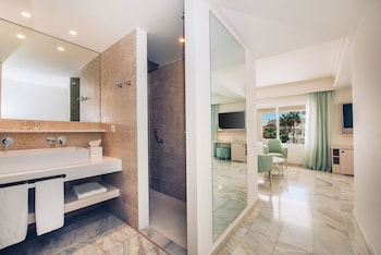 Junior Suite, Pool View