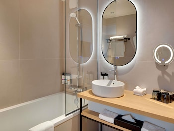 Deluxe Room, 1 King Bed