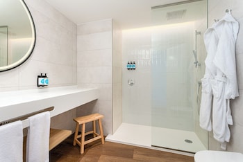 Standard Room, Mountain View (2 adults and 1 child)