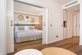 Suite, Pool View (2 adults and 1 child)
