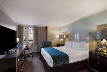 Room, 1 King Bed, Accessible, Bathtub (Mobility, Interior Furnished Balcony)