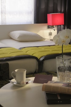 Classic Room with patio view - Twin beds