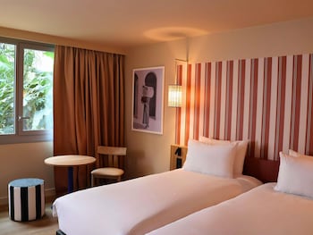 Classic Room with patio view - Twin beds