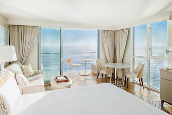 Premium Oceanfront King Corner Studio