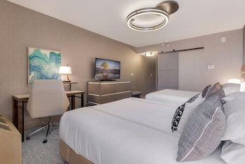 Deluxe Room, 2 Queen Beds (E1)