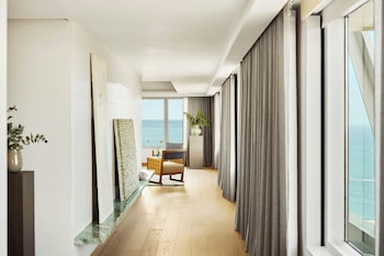 Club Suite, 1 Bedroom (Arts Suite)