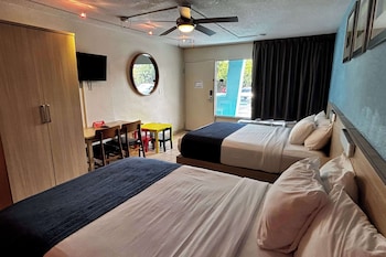Room, 2 Queen Beds, Mobility Accessible, Non Smoking (Hearing, Roll-in Shower)