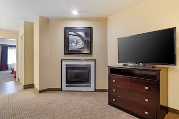 Suite, 2 Queen Beds, Non Smoking, Refrigerator & Microwave
