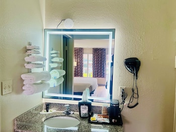 Room, 2 Queen Beds, Non Smoking (Pet-Friendly)