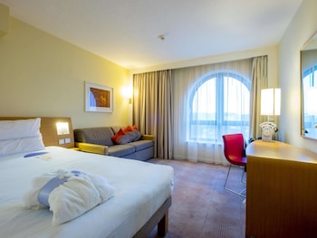 Executive Room, 1 Queen Bed with Sofa bed