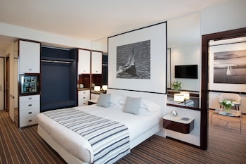 Family Room, Connecting Rooms