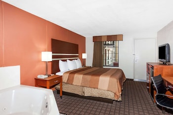 Standard Room, 1 King Bed, Jetted Tub