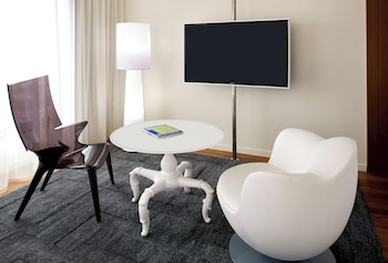 Room, 1 King Bed, Accessible, Bathtub (Mobility & Hearing)