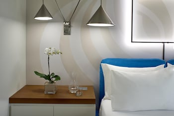 Room, 1 King Bed, Accessible, Bathtub (Mobility & Hearing)