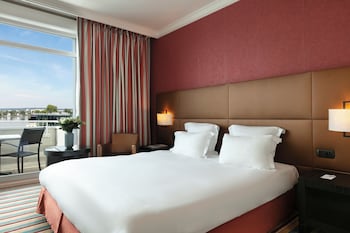 Superior Room, Lakeside