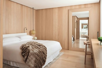 Deluxe Room, 1 King Bed