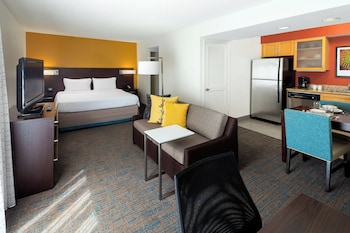 Studio, 1 King Bed with Sofa bed (Hearing Accessible)