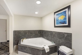 Suite, 1 King Bed, Non Smoking, Jetted Tub