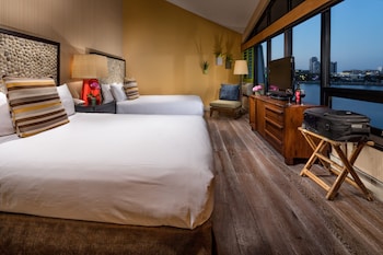 Room, 2 Queen Beds (Water View)