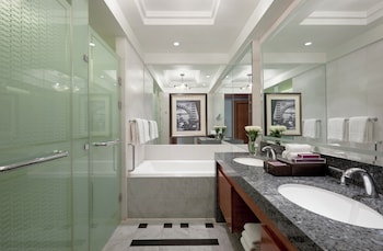 Deluxe Room, 1 King Bed