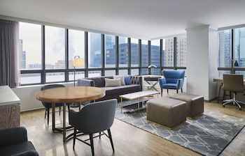 Deluxe Suite, 1 King Bed