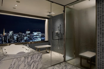 Designer's Suite with Club Lounge Access