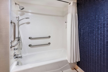 Room, 1 Queen Bed (Mobility/Hearing Accessible, Tub)