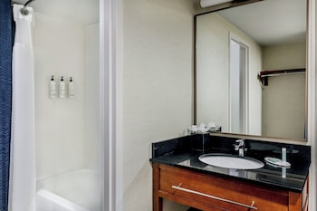 Room, 1 Queen Bed (Mobility/Hearing Accessible, Tub)