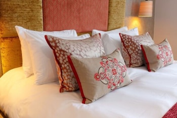 Superior Double Room, Bathtub