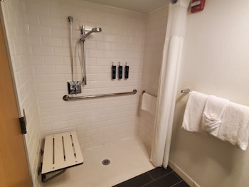 Room, 2 Queen Beds (Mobility Accessible, Tub)