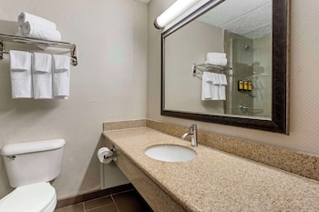 Standard Room, 2 Queen Beds, Refrigerator & Microwave, Courtyard Area