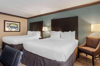 Standard Room, 2 Queen Beds, Refrigerator & Microwave, Courtyard Area