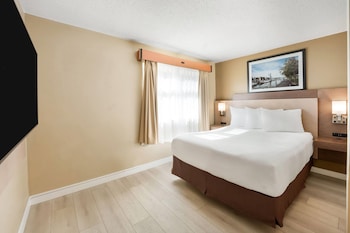 1 Queen Bed Non-pet friendly