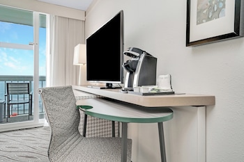 Room, 1 King Bed, Balcony, Oceanfront