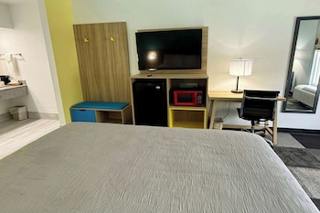 Suite, 1 King Bed, Non Smoking