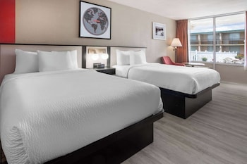 Room, 2 Double Beds, Non Smoking, Pool View