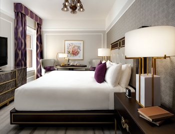 Fairmont Gold City View 1 Queen
