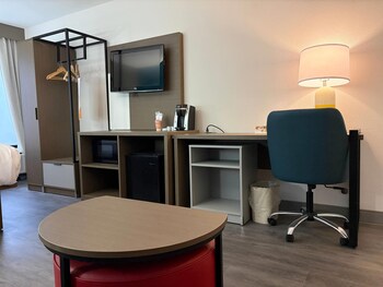 Room, Multiple Beds, Mobility Accessible, Non Smoking